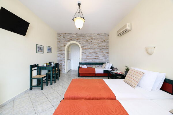 Naxos Studios Villa Harmony