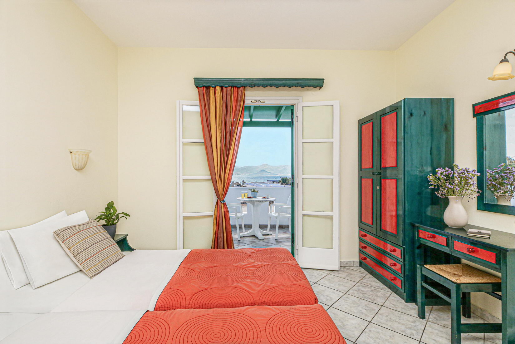 Studio with sea view at Villa Harmony, Plaka Beach, Naxos